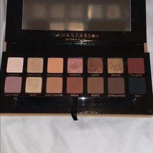 Soft glam Anastasia palette